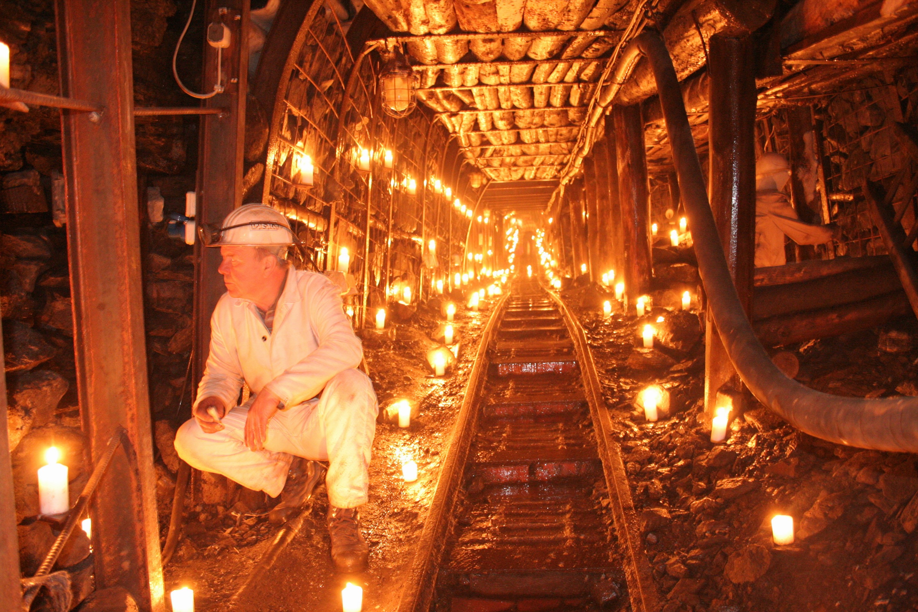 Grubenfahrt im Kerzenschein